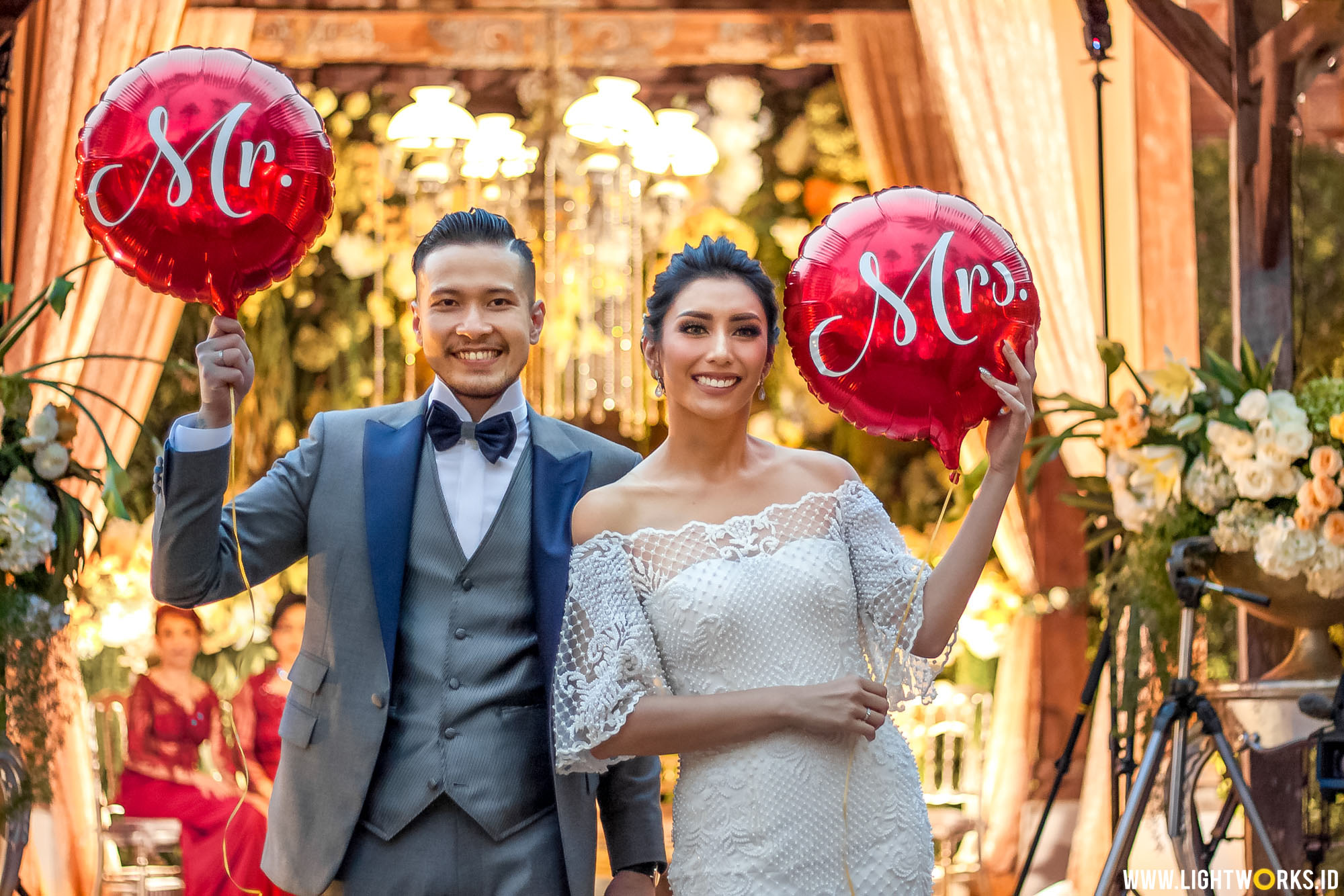 Wedding of Tyas Mirasih and Raden Muhammad Soedjono | Venue at Plataran Cilandak | Decoration by Rumah Kampung Decor | Organised by Bantu Manten | Photo and video by Why Moments | Make up by Juanda Hasid Sorumba | Hair do by Tomi Njoo | Bride’s robe by M&M Atelier | Bride’s attire for Akad Nikah & afternoon reception by Renzi Lazuardi | Wedding ring by Kenanga Jewellery Melawai | Jewellery by V&Co Jewellery | Nails by Luxury Nails | Lighting coordinator by Meyliana Tan | Lighting designer by Epafras Septian | Lighting by Lightworks