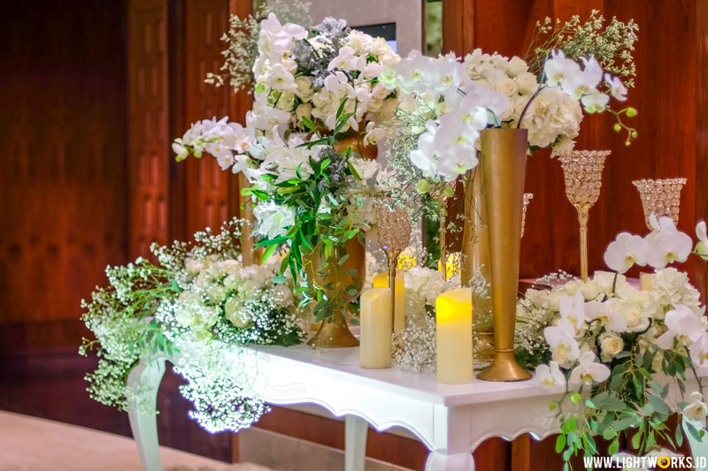 Thomas and Gabby’s wedding reception | Venue at Ayana Jakarta | Decoration by Image Decoration | Organised by Tonny Lifetime Wedding Organizer | Photo by Merwin Adenan | Video by Leone Stave | MUA: Ifan Rivaldi | Gown by Zikra Soraya | Florist by Atrina Soendoro | Lighting by Lightworks 