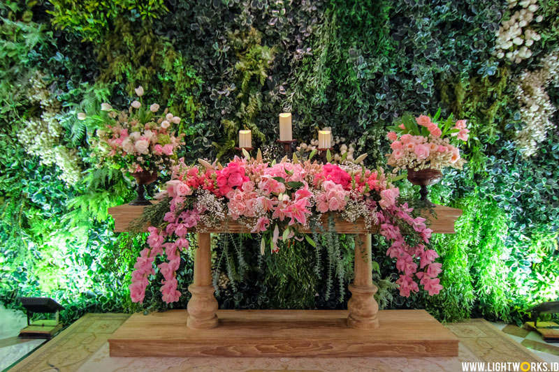 Venue at Grand Hyatt Jakarta | Decoration, corsage, and handbouquet by Nefi Décor | Oganised by Yoan Ilona | MUA: Susy Kleo | Photo and video by PPF Photo | Gown by Adrian Gan | Attire by Double L’Uomo | Ballet Perfomance by Claresta Alim | Entertainment by Oktav Entertainment | MC: Becky Tumewu and Abraham Auw | Invitation by iCreation Card | Souvenirs by Ellinorline Gift and Souvenir | Lighting by Lightworks 