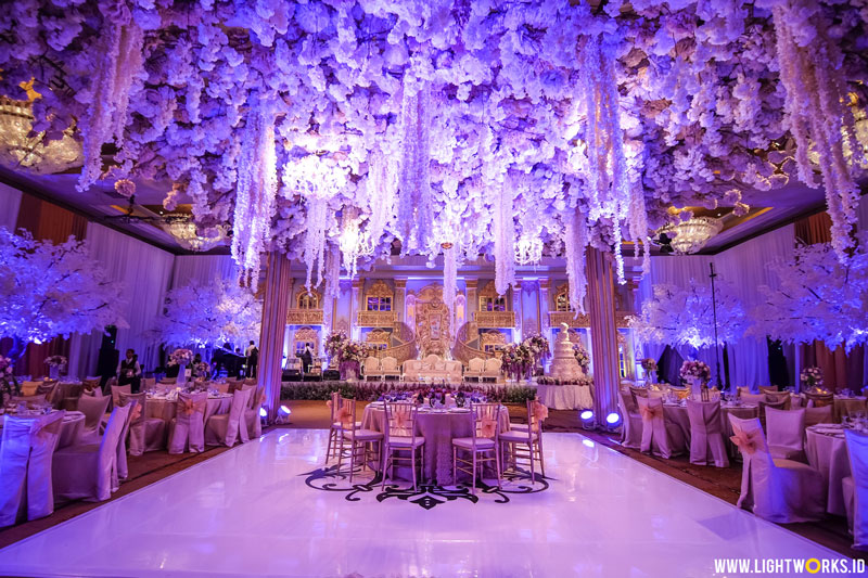 Wedding of Ifan and Nasya | Venue at Hotel Mulia | Decoration by Lavender Decoration | Organised by IDnCo WO | Photography by David Salim Photography | Crown by Rinaldy Yunardi | Gown by Sebastian Sposa | Invitation by Peonny Wedding Invitation | Souvenir by Joel Art Souvenir | Lighting by Lightworks 