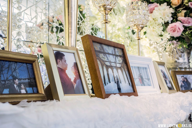 Donny and Crisanni’s wedding reception | Venue at Holiday Inn Jakarta, Kemayoran | Decoration by Lili Vicky Decoration | Organised by Accent Organizer and Entertainment | Photography and videography by Nomina Photography | MUA: Lala Make Up | Gown by Yogie Pratama | Accessories by Amitie Jewelry | Tux by Agus Lim | Florist by iL Fiore | Lighting by Lightworks 