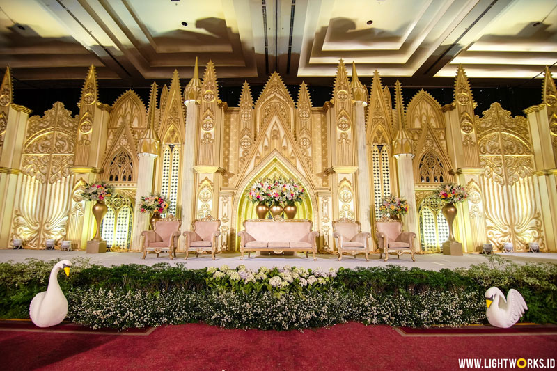 Jeff and Angel’s wedding | Venue at Pullman Jakarta Central Park | Decoration by White Pearl Decoration | Photography by Loxia Photography | MUA: Priscilla Myrna | Gown by Julia Sposa | Suit by Wong Hang Tailor | Organised by William and Friends | Lighting by Lightworks 