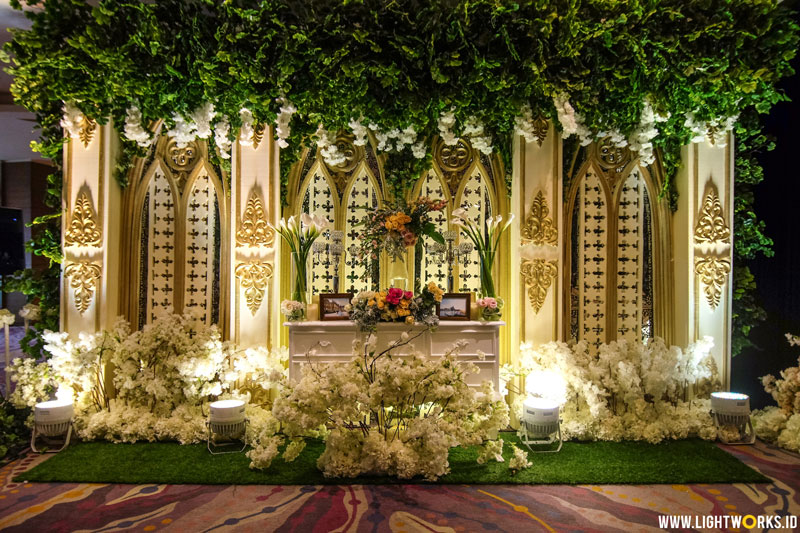 Jeff and Angel’s wedding | Venue at Pullman Jakarta Central Park | Decoration by White Pearl Decoration | Photography by Loxia Photography | MUA: Priscilla Myrna | Gown by Julia Sposa | Suit by Wong Hang Tailor | Organised by William and Friends | Lighting by Lightworks 