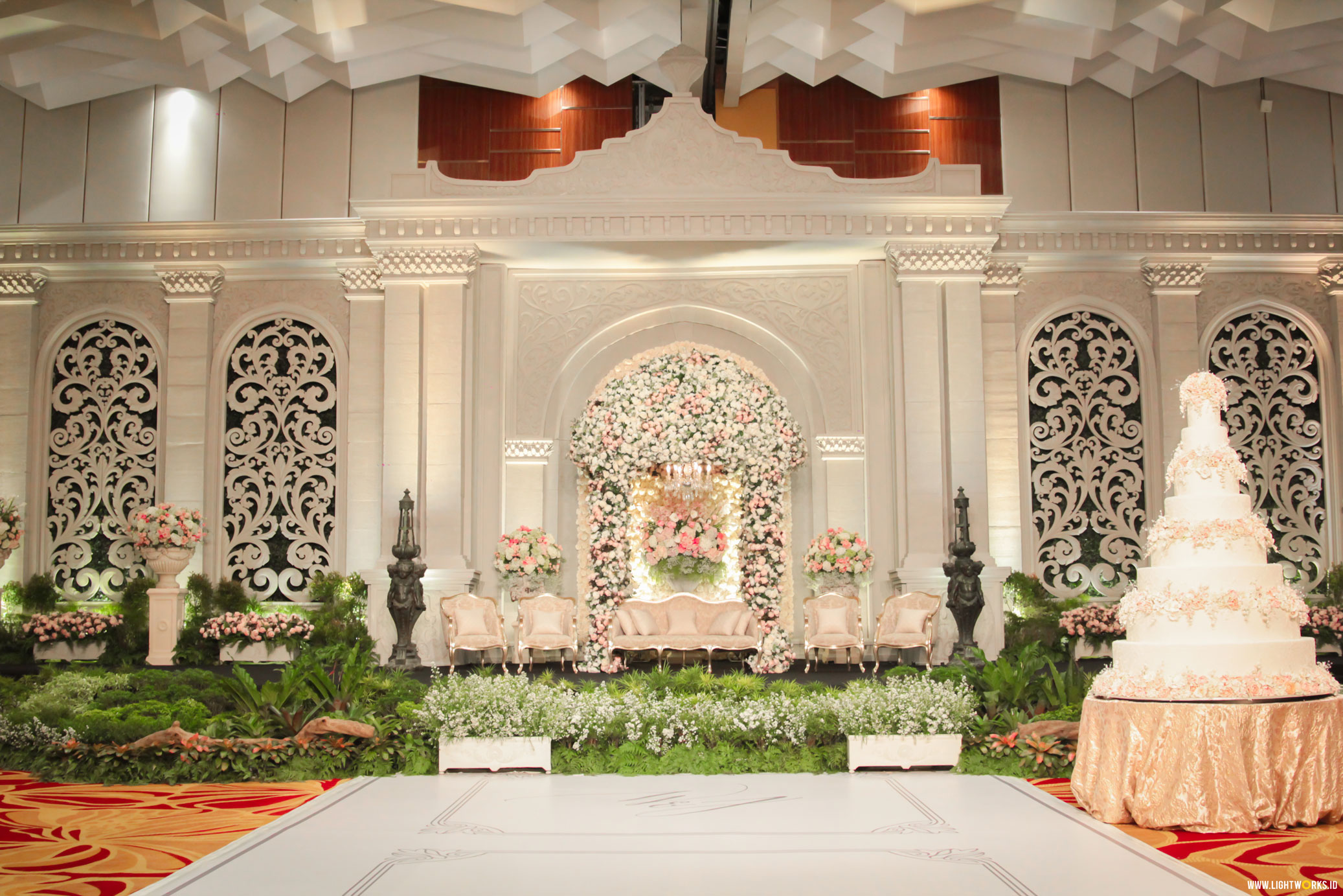 Jessica and William’s wedding | Venue at Grand Paragon Jakarta | Decoration by Nefi Décor | Organised by IDnCo | Photo by PPF Photo | Entertainment by All Star Music Entertainment | MUA: Andy Chun Make Up | Dress by Yefta Gunawan | Lighting by Lightworks 