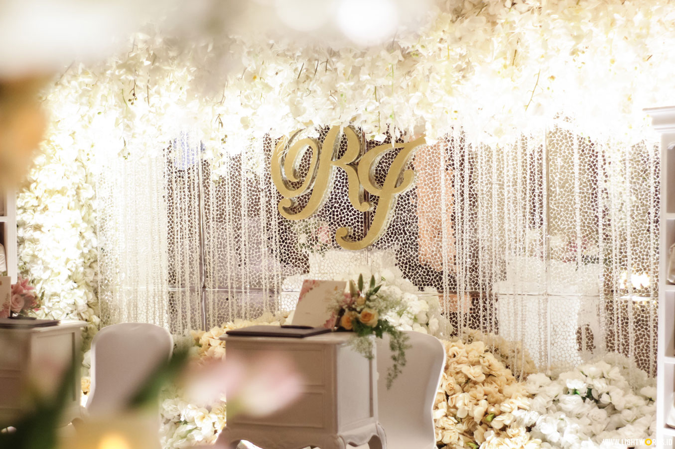 Rico and Jessica’s wedding reception | Venue at Mandarin Oriental Jakarta | Decoration by Eikona Design | Organised by Grace WO | Cake by White Pot Wedding Cakes | Lighting by Lightworks 