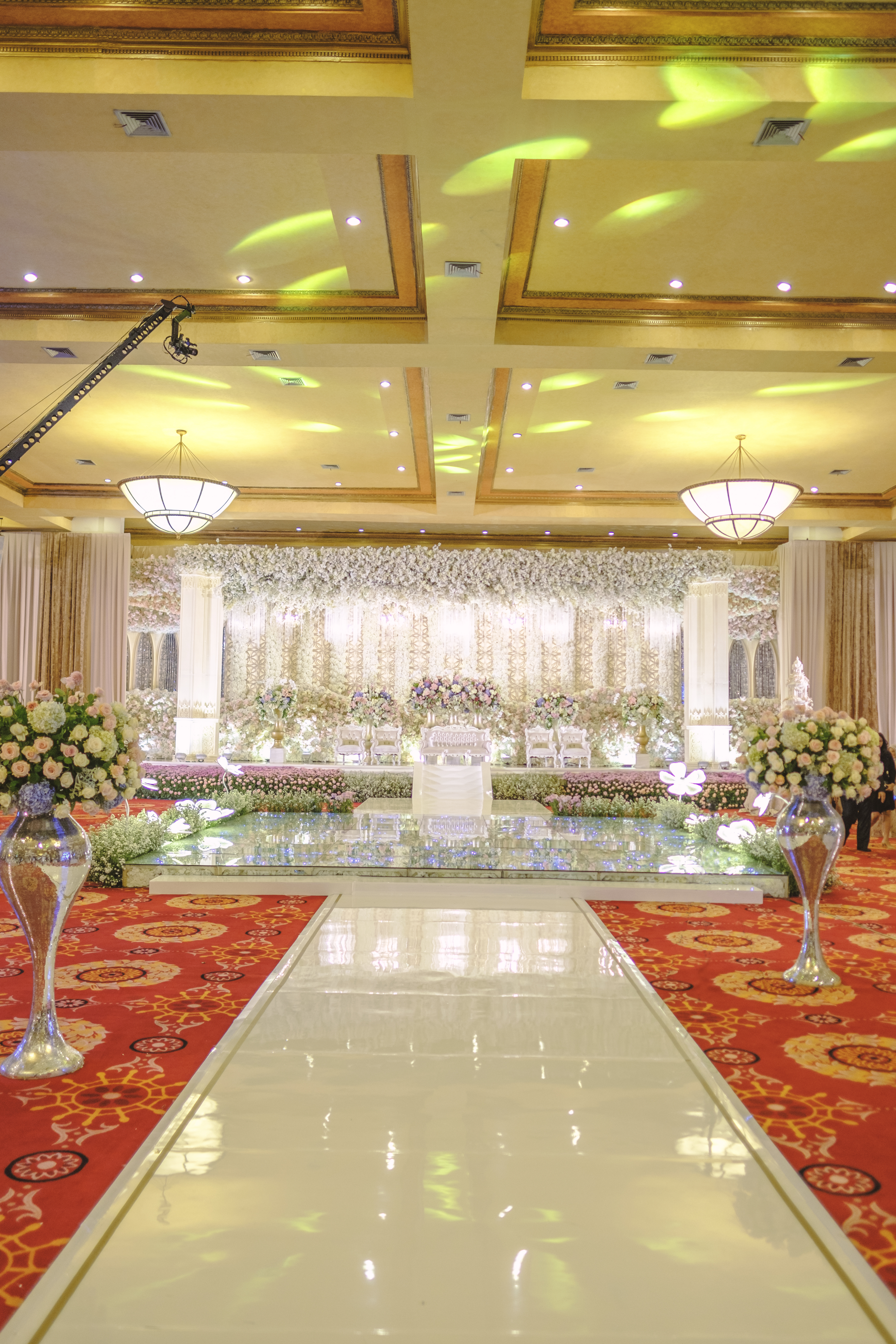 Regina and Erwin's Wedding Reception | Venue at Balai Samudera | Decoration by White Pearl Decoration | Lighting by Lightworks