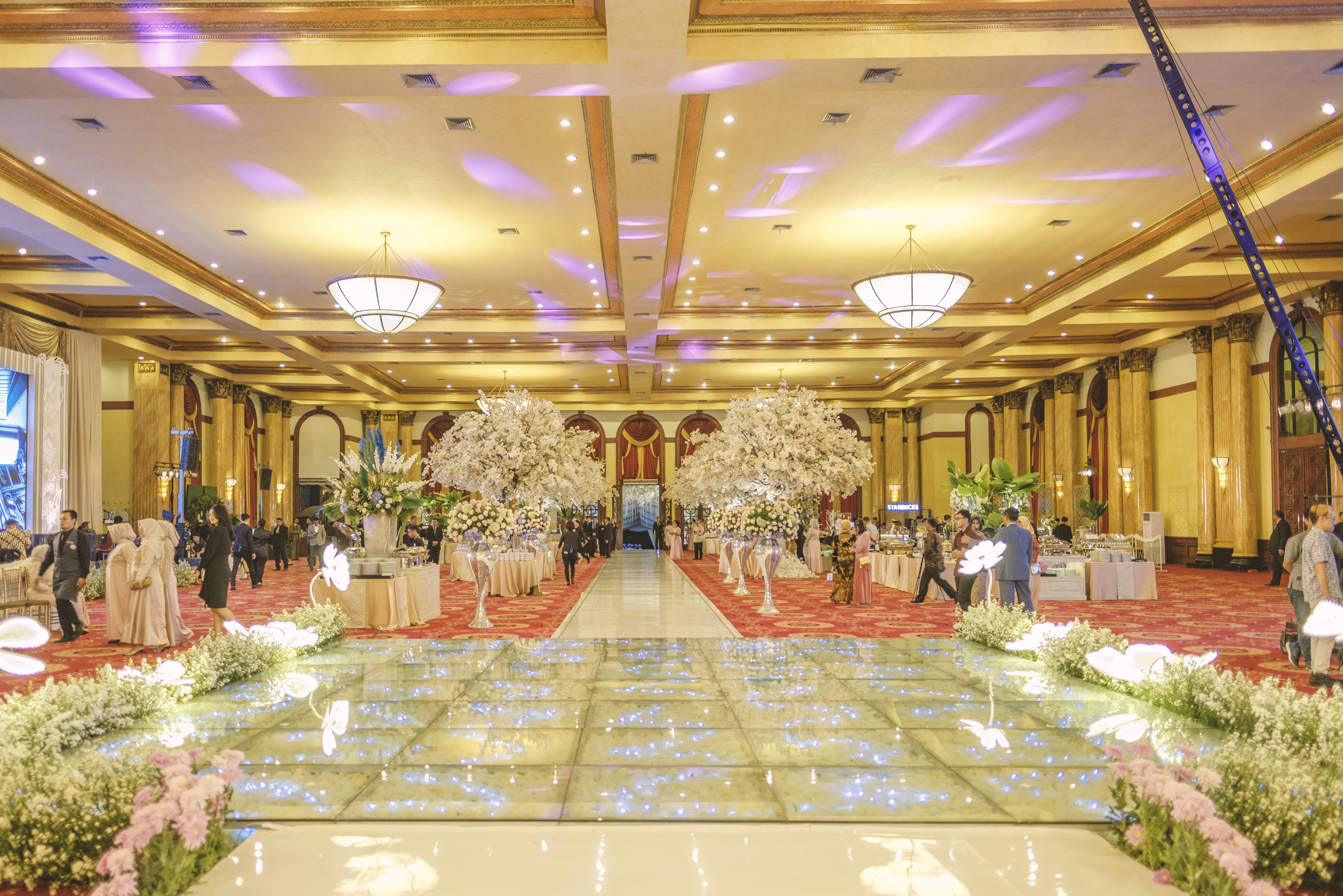 Regina and Erwin's Wedding Reception | Venue at Balai Samudera | Decoration by White Pearl Decoration | Lighting by Lightworks