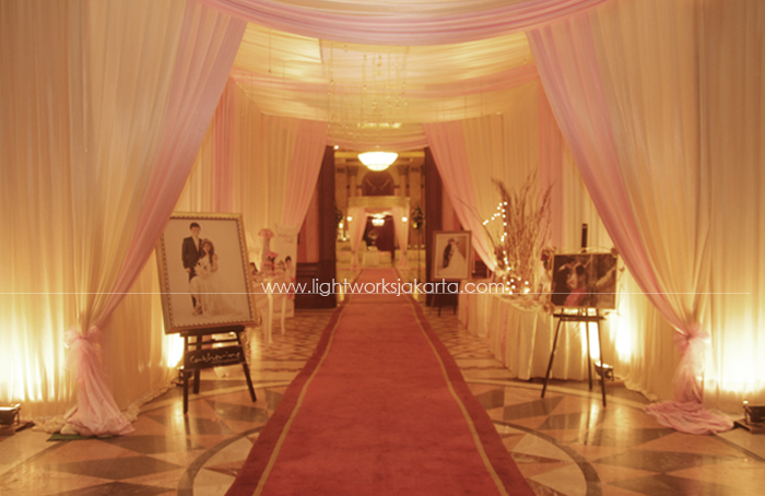 William & Lucia's Wedding ; Decorated by Arland Decor ; Located in Balai Samudera Kelapa Gading ; Lighting by Lightworks