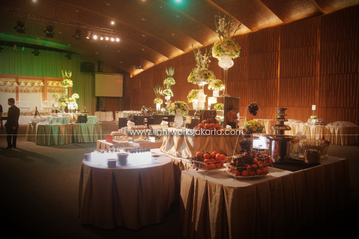 Yenny & Yossy's wedding ; Decorated by 2Dsign ; Located in Upperroom Jakarta ; Organized by Green Light Wedding Organizer ; Lighting by Lightworks