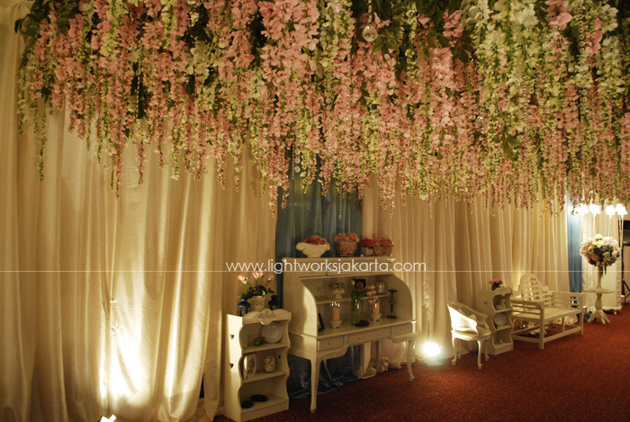 Louis Fransiskus Hartanto and Vina Pallas Thyawarta's Wedding ; Decorated by Lavender Decoration ; Located in Ritz-Carlton Hotel, Kuningan ; Lighting by Lightworks