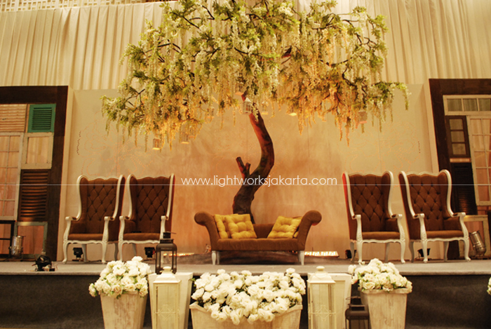 Rika & Ponco's wedding ; Decorated by 2Dsign ; Located in Thamrin 9 Ballroom, UOB Tower ; Lighting by Lightworks