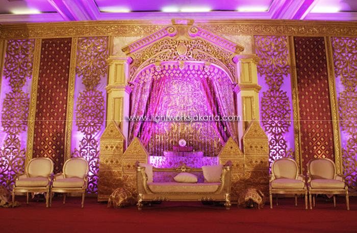 Fani & Sigit's wedding ; Decorated by Elly Kasim Collection Pelaminan Minang ; Located in Balai Sudirman ; Lighting by Lightworks