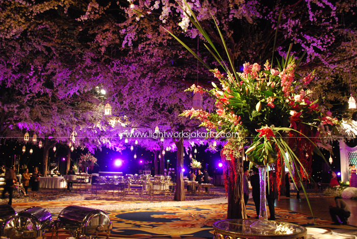 Decorated by Soeryanto Decor ; Located in Shangri-La Hotel Ballroom ; Lighting by Lightworks