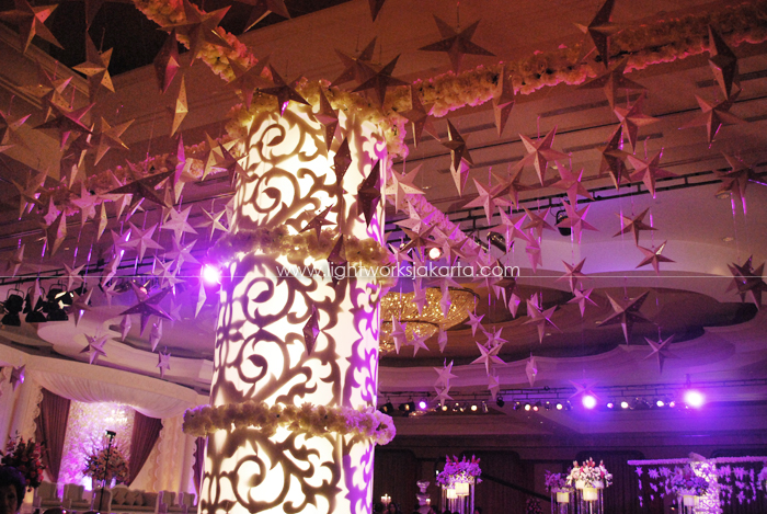 Hariono & Maria Rosalina's Wedding ; Decorated by Vica Decoration ; Located in Ritz-Carlton Hotel Kuningan ; Lighting by Lightworks