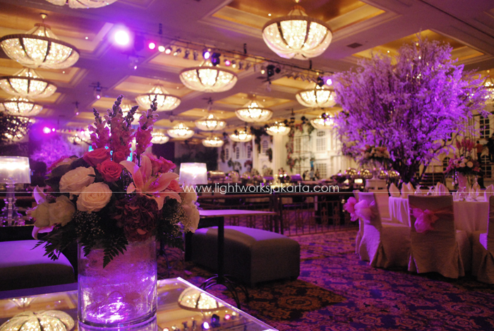 Hendry Lo & Vania Natalie's wedding ; Decorated by Soeryanto Decor ; Located in Mulia Hotel Ballroom ; Lighting by Lightworks