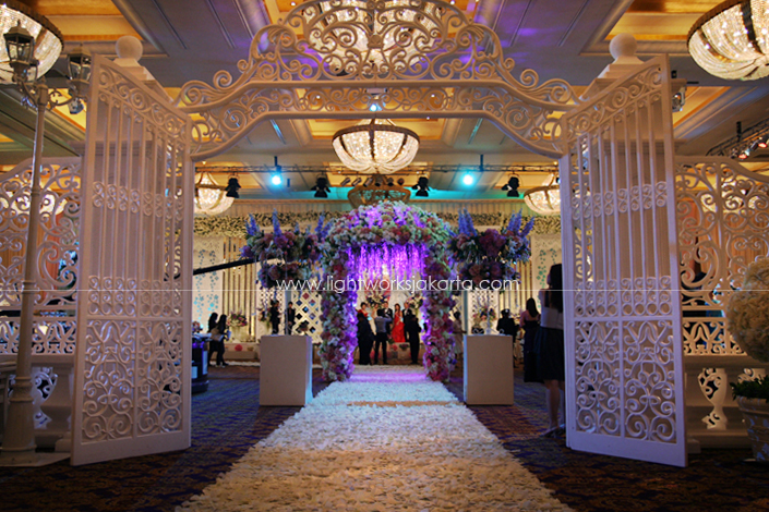Decorated by Lavender Decoration ; Located in Mulia Hotel Ballroom ; Lighting by Lightworks