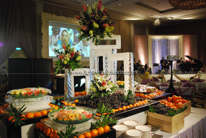 Diana & Nugi's Wedding ; Located in Shangri-La Hotel Ballroom ; Decoration by Lotus Design ; Lighting by Lightworks