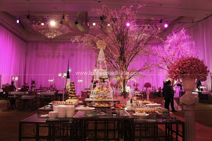 Ronny Andius & Vera Eunike's Wedding ; Decorated by Butterfly Event Styling Boutique ; Located in Ritz- Carlton Hotel Pacific Place Ballroom 1 ; Lighting by Lightworks