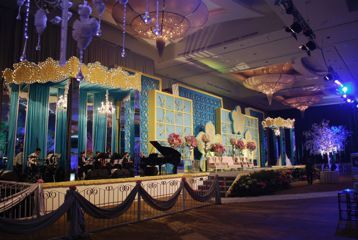 James & Meiria's Wedding ; Decoration by Lotus Design ; Located in Ritz-Carlton Pacific Place Ballroom ; Lighting by Lightworks