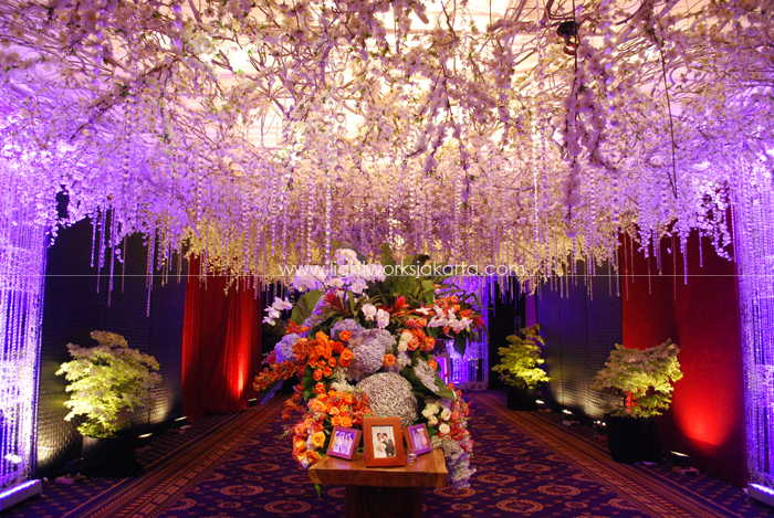Andreas Salim & Senta Padma's Wedding ; Decorated by Suryanto Decor ; Located in Hotel Mulia Ballroom ; Lighting by Lightworks