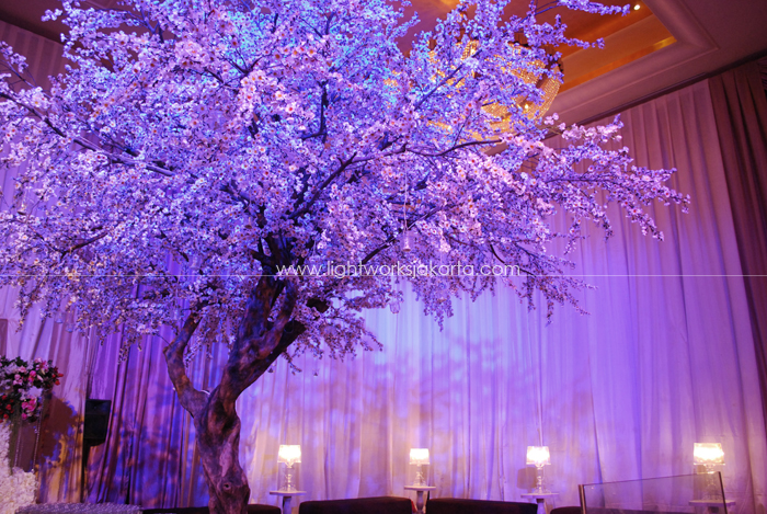 Andre Muliadi & Caroline Sutiono' Wedding ; Decoration by Lavender Decoration ; Located in Hotel Mulia ; Lighting by Lightworks