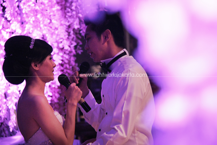 Howard Lityo & Elizabeth Wenny's Wedding ; Decoration by Nefi Decor ; Located in Ritz-Carlton Pacific Place ; Lighting by Lightworks