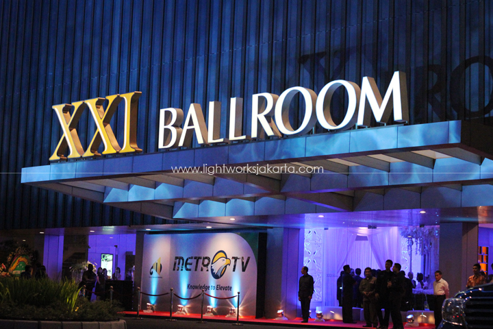 Metro TV's 11th Anniversary ; Decoration by Nefi Decor ; Located in XXI Ballroom - Djakarta Theatre ; Lighting by Lightworks