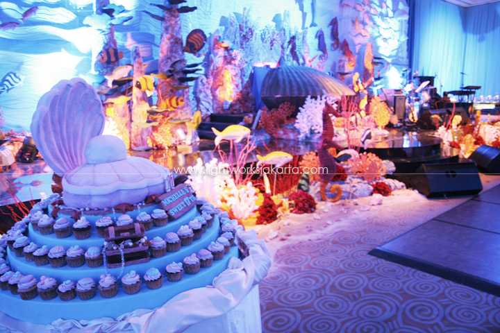 Michelle's 17th Birthday Party ; Decoration by Vica Decoration ; Located in Grand Hyatt Ballroom ; Lighting by Lightworks