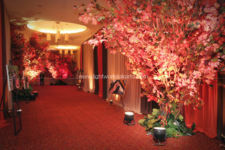 Aven & Vitri's Wedding ; Decoration by Suryanto Decor ; Located in Ritz Carlton Kuningan ; Lighting by Lightworks