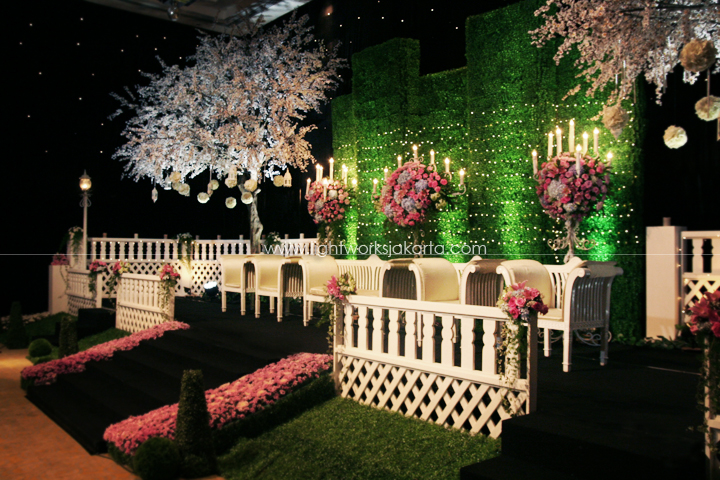 Hendry & Sonata's Wedding ; Decoration by Grasida Decoration ; Located in Grand Hyatt Hotel ; Lighting by Lightworks