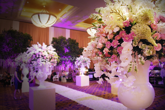 Raymond and Aulia's Wedding ; Decoration by Suryanto Decoration ; Located in Grand Ballroom Hotel Mulia ; Lighting by Lightworks