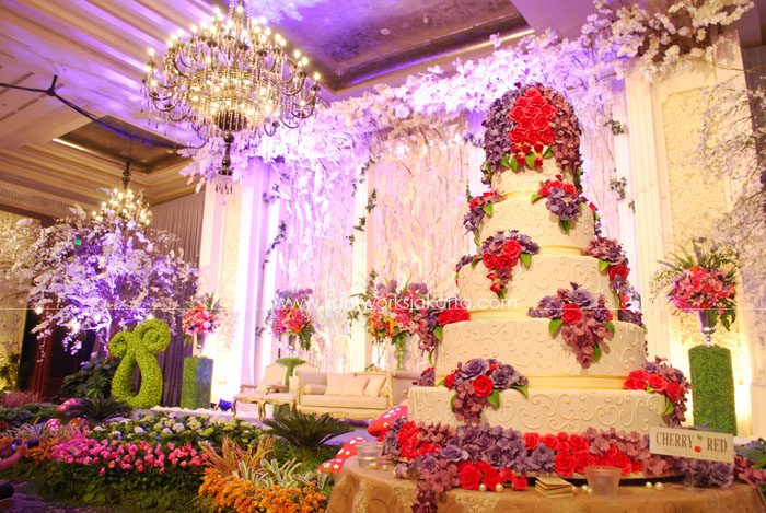Indra and Listya's Wedding ; Decoration by Elssy Design ; Located in Kempinski Hotel ; Lighting by Lightworks