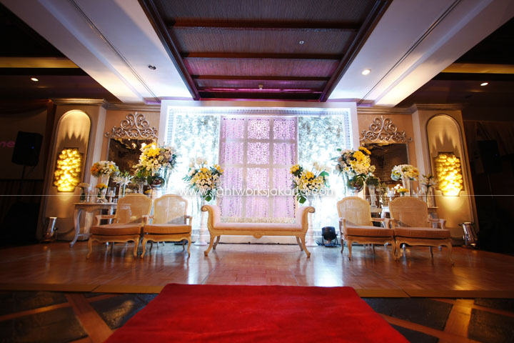 Erwin and Linda's Wedding ; Decoration by Lotus Design ; Located in Ceria Room Shangri-La ; Lighting by Lightworks