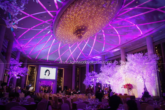 Justinus & Citra's Wedding ; Decoration by Flora Lines ; Located in Baliroom Kempinski Hotel; Lighting by Lightworks