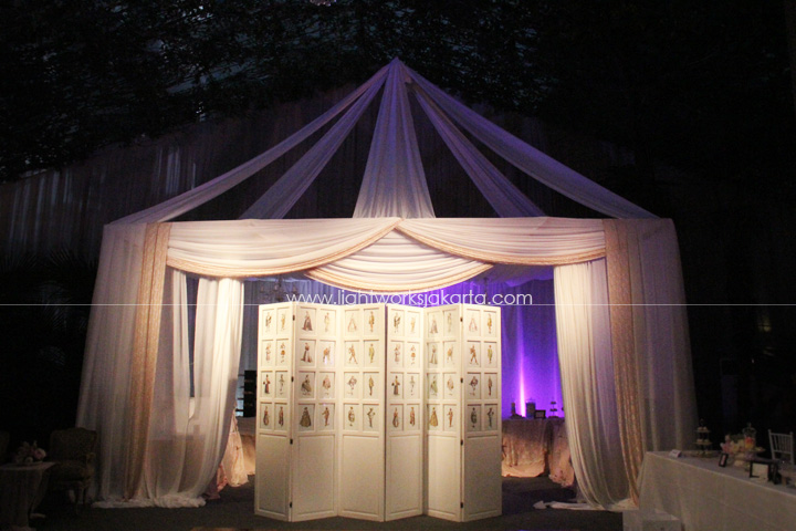 Ted & Cempaka's Wedding ; Decoration by Airy Wedding Designer ; Located in Dharmawangsa Hotel ; Lighting by Lightworks