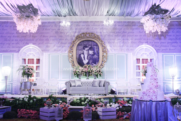 Wendy & Sansan 's Wedding ; Decorated by Hu E Design; Located in J W Marriott; Lighting by Lightworks; Photographer by MELON