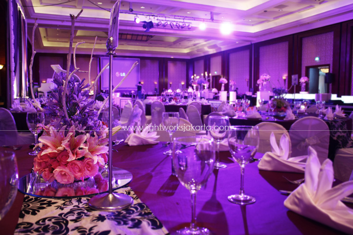 Henry & Elizabeth's Wedding ; Decorated by De Sketsa ; Located in J.W Marriott Hotel ; Lighting by Lightworks