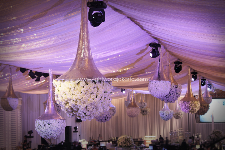 Hans and Yessyca's Wedding ; Decoration by Suryanto Decoration ; Located Hotel Mulia ; Lighting by Lightworks