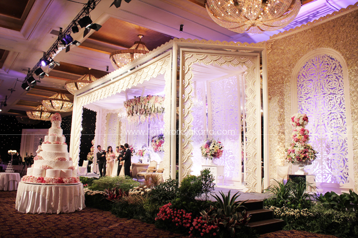 Ardenna and Stella's Wedding ; Decoration by Elssy Design ; Located in Grand Ballroom Hotel Mulia ; Lighting by Lightworks