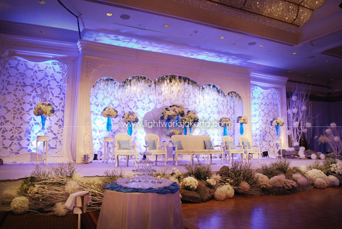 Rully and Febri's Wedding ; Decoration by Image Decor ; Located in Four Season Hotel; Lighting by Lightworks