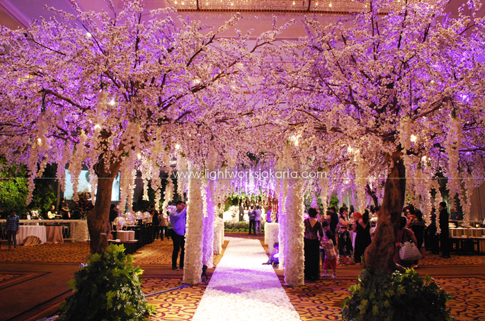 Raymond & Selfi's Wedding ; Decorated by Lavender Decoration; Located in Four Seasons Hotel ; Lighting by Lightworks