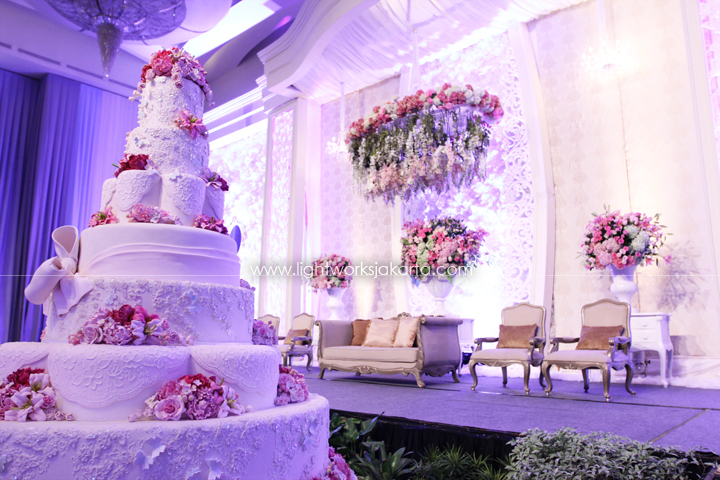 Decorated by Elssy Design ; Located in Ritz Carlton Pacific Place Ballroom 1 ; Lighting by Lightworks