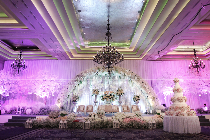 Welling & Novi's Wedding ; Decorated by Lotus Design; Located Grand Ballroom Kempinski; Lighting by Lightworks