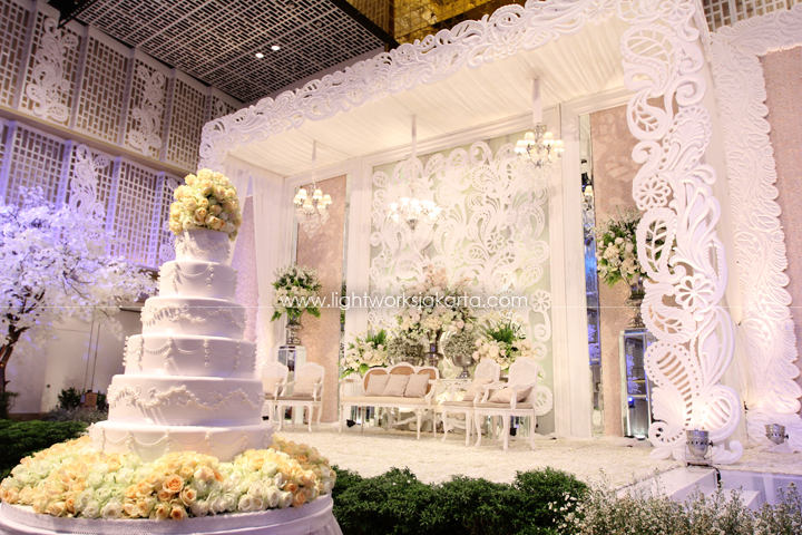 Erwin & Melati's Wedding ; Decorated by Nefi Decor; Located in Thamrin 9 Ballroom ; Lighting by Lightworks