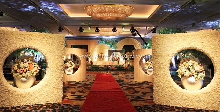 Rahmat & Ingrid's Wedding ; Decorated by Lotus Design; Located in Shangri-La Hotel; Lighting by Lightworks