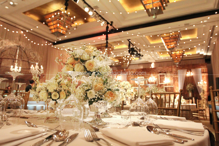 Junaidy & Askia's Wedding ; Decorated by Vica Decoration ; Located in Grand Hyatt Hotel Ballroom ; Lighting by Lightworks