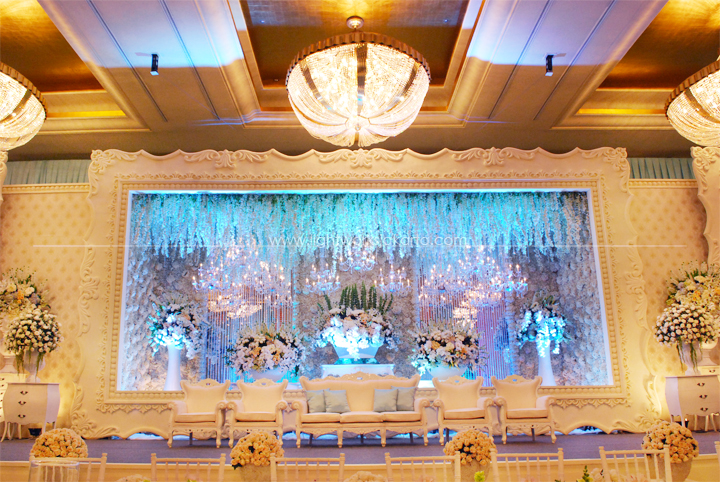 Jimmy & Yenyen's Wedding ; Decorated by Lotus Design; Located in The Grand Ballroom Hotel Mulia; Lighting by Lightworks