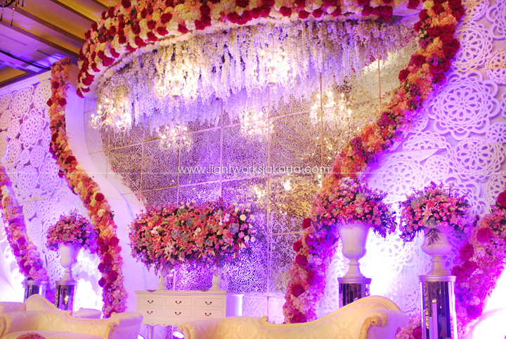 Andros & Felicia's Wedding ; Decorated by De Sketsa ; Located in Grand Ballroom Kempinski ; Lighting by Lightworks
