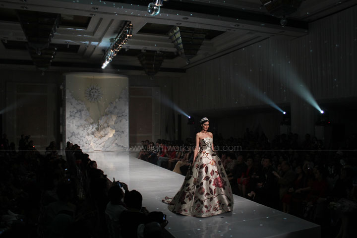 Grand Hyatt Wedding Fair 2013; Didi Budiardjo's Fashion Show "Reverie"; Carousel by Nefi Decor; Lighting by Lightworks