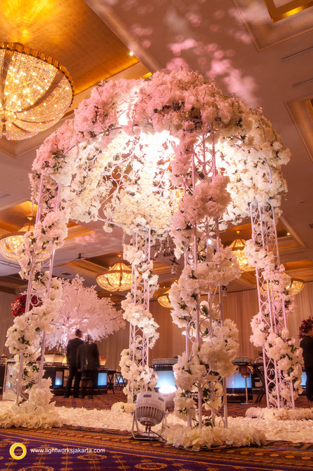 Setiono and Hilda’s Wedding; Venue at Hotel Mulia; Decoration by Grasida; Lighting by Lightworks